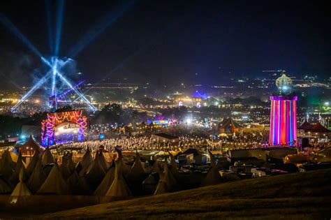 Thời Điểm Lịch Sử Đáng Nhớ Của Glastonbury Festival: Một Cuộc Ngoạn Vu Trên Đất Anh